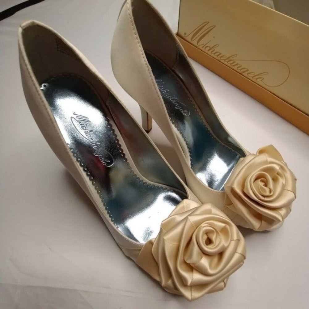 Michaelangelo Calista Ivory Satin Bridal Shoes Size 8M With Rose Decoration